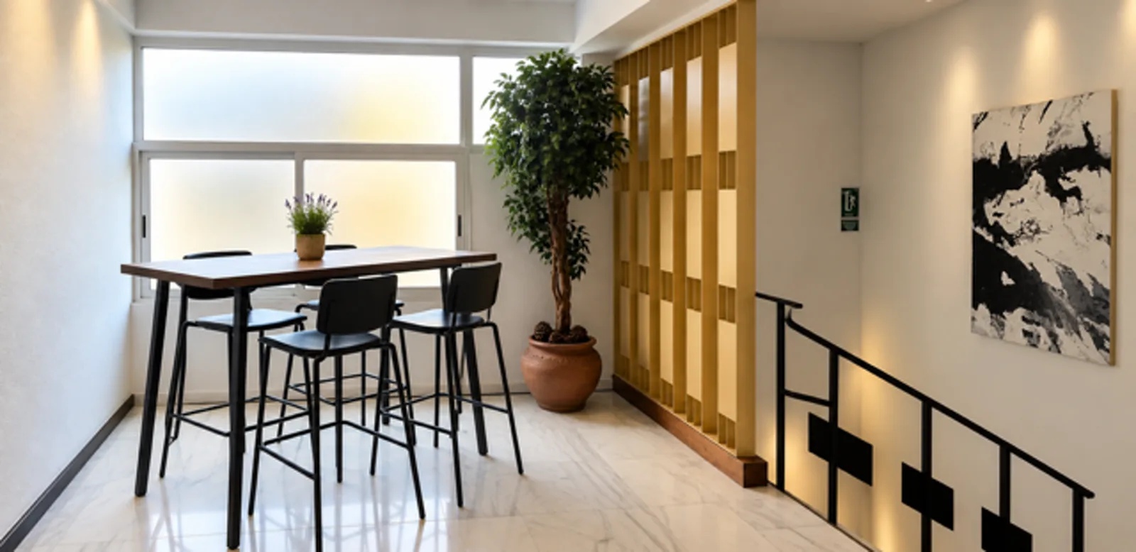 Zona de comedor y descanso con mesa alta junto a la ventana