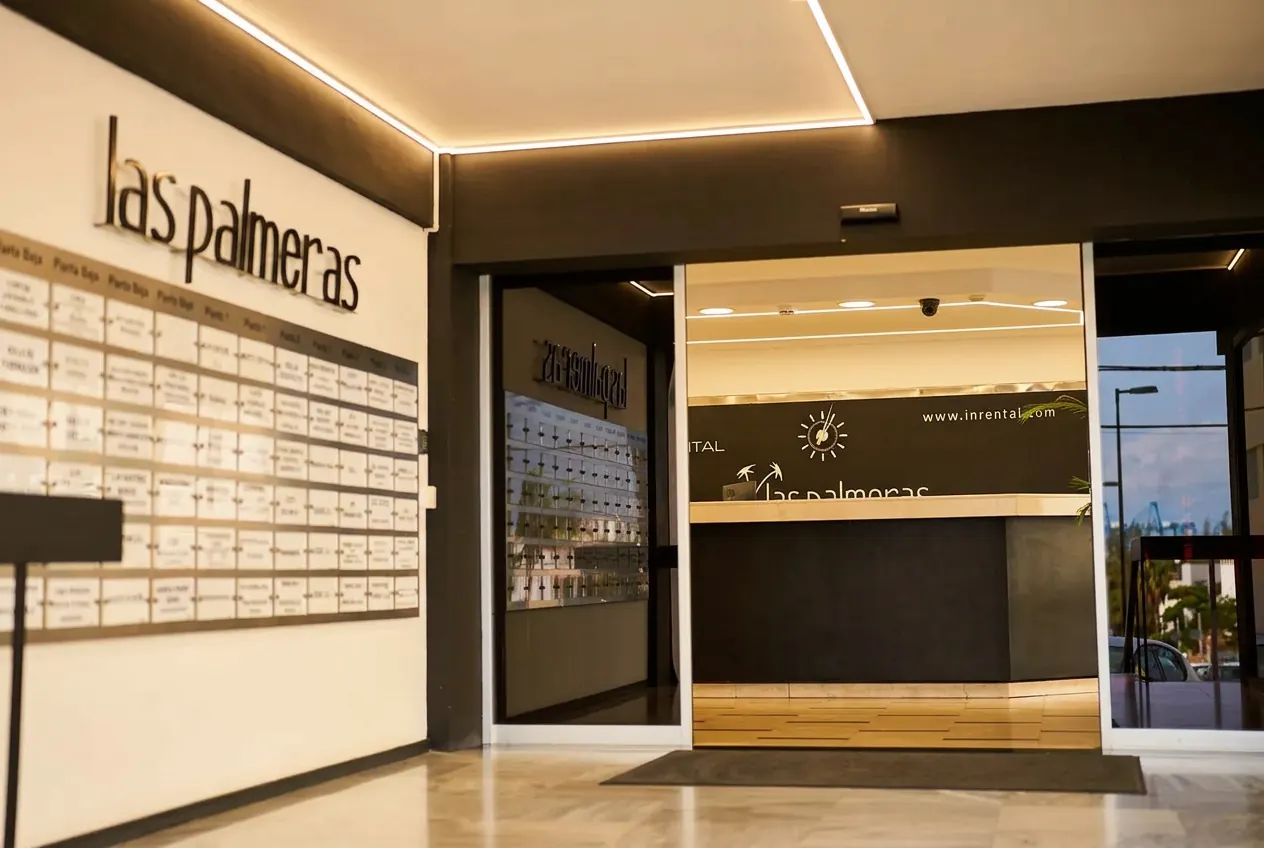 Recepción del Centro de Negocios Las Palmeras